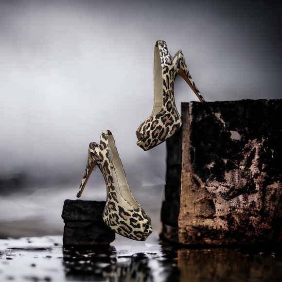 Brian Atwood Python Platform Heels Size 38 - Picture 3 of 5